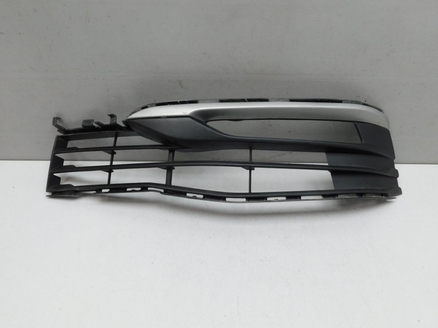 Решетка в бампер левая