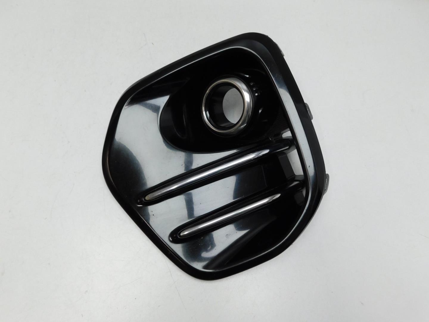 Решетка в бампер левая