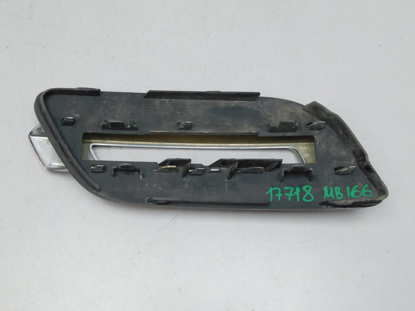 Решетка в бампер левая