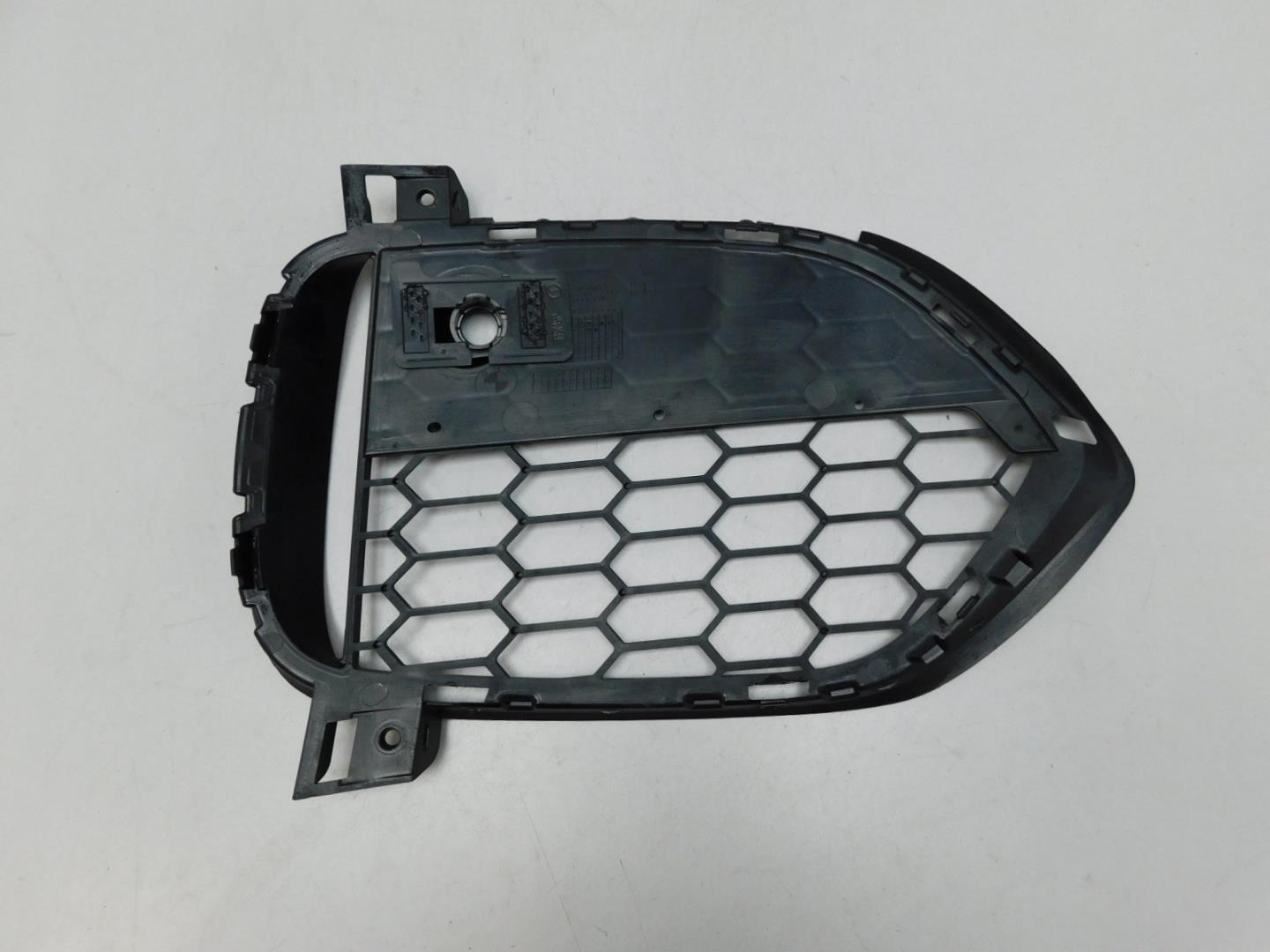 Решетка в бампер левая