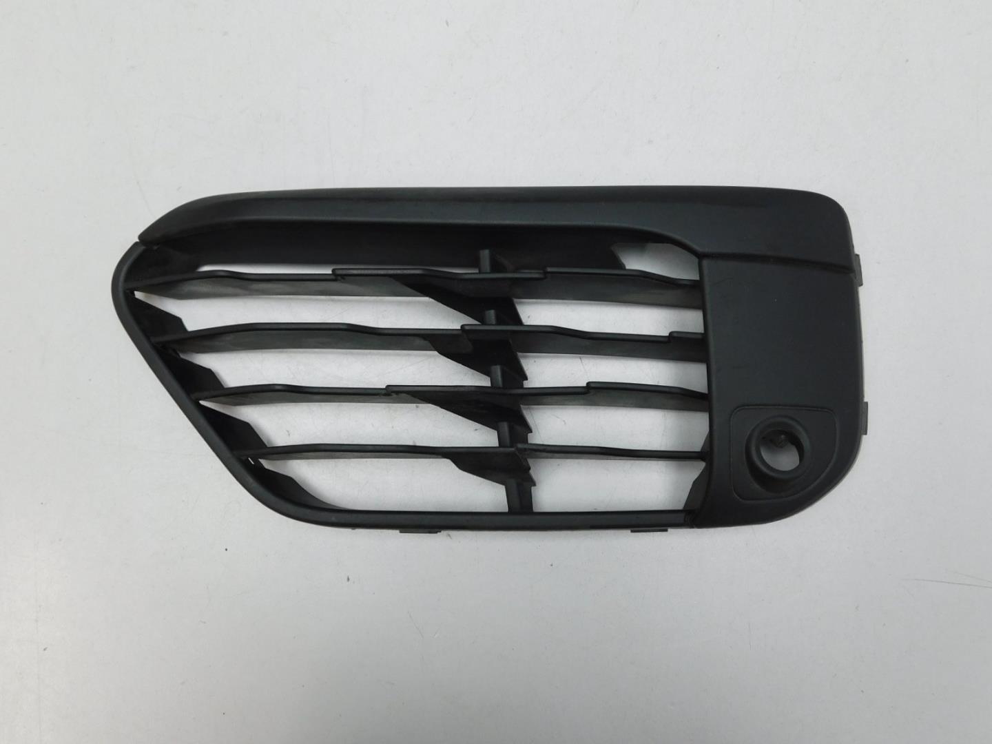 Решетка в бампер левая