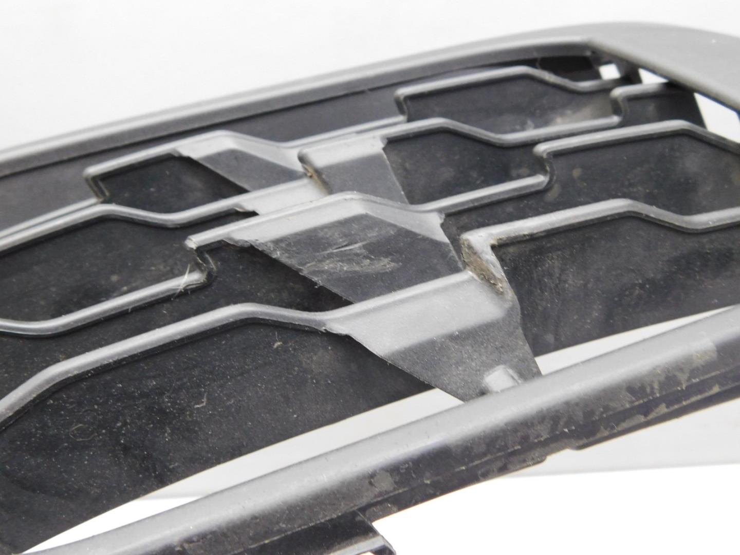 Решетка в бампер левая