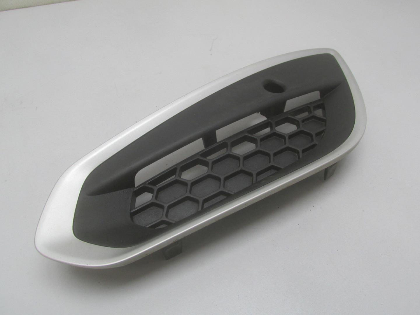 Решетка в бампер левая