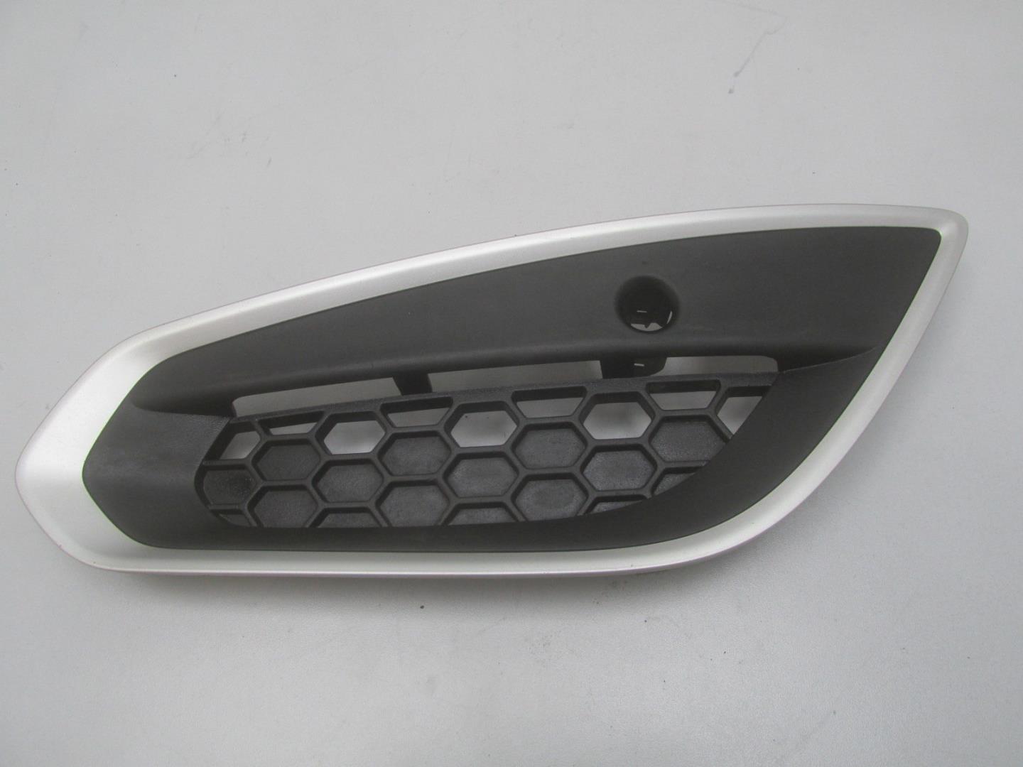 Решетка в бампер левая