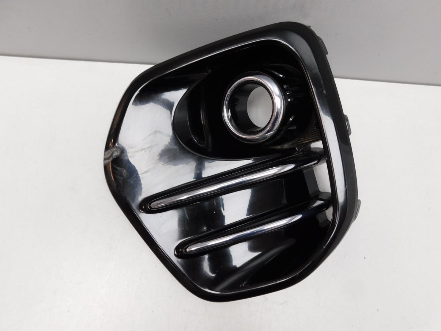 Решетка в бампер левая