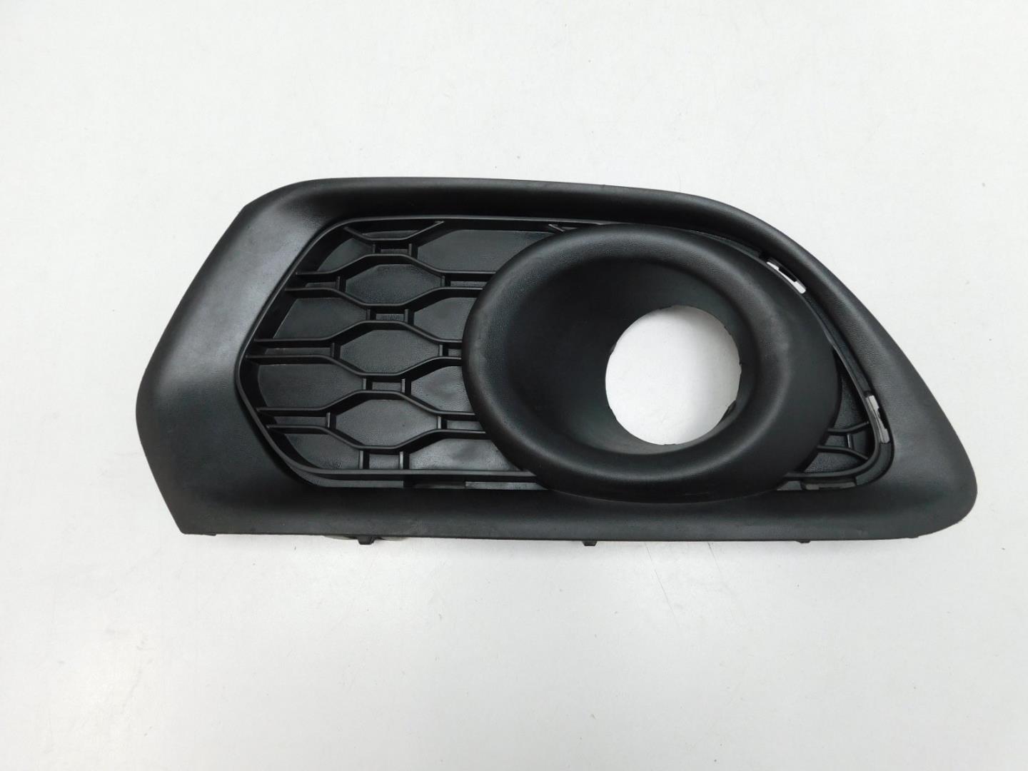 Решетка в бампер левая