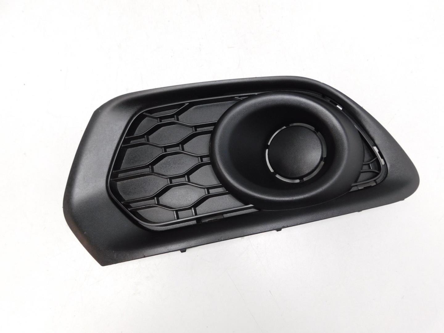 Решетка в бампер левая