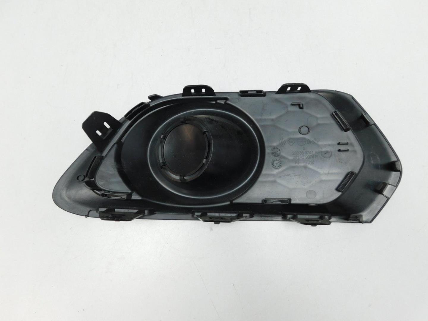 Решетка в бампер левая