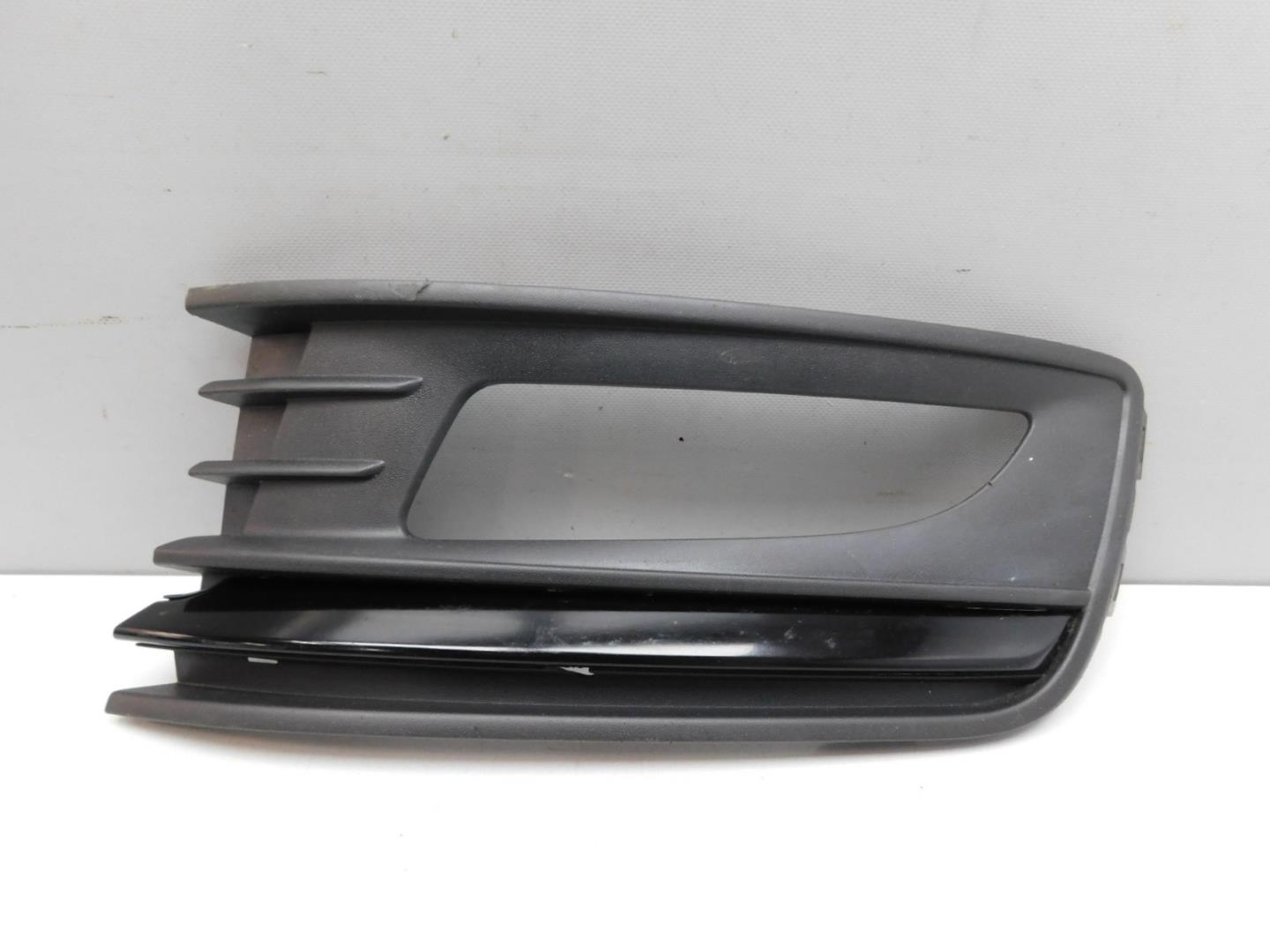 Решетка в бампер левая