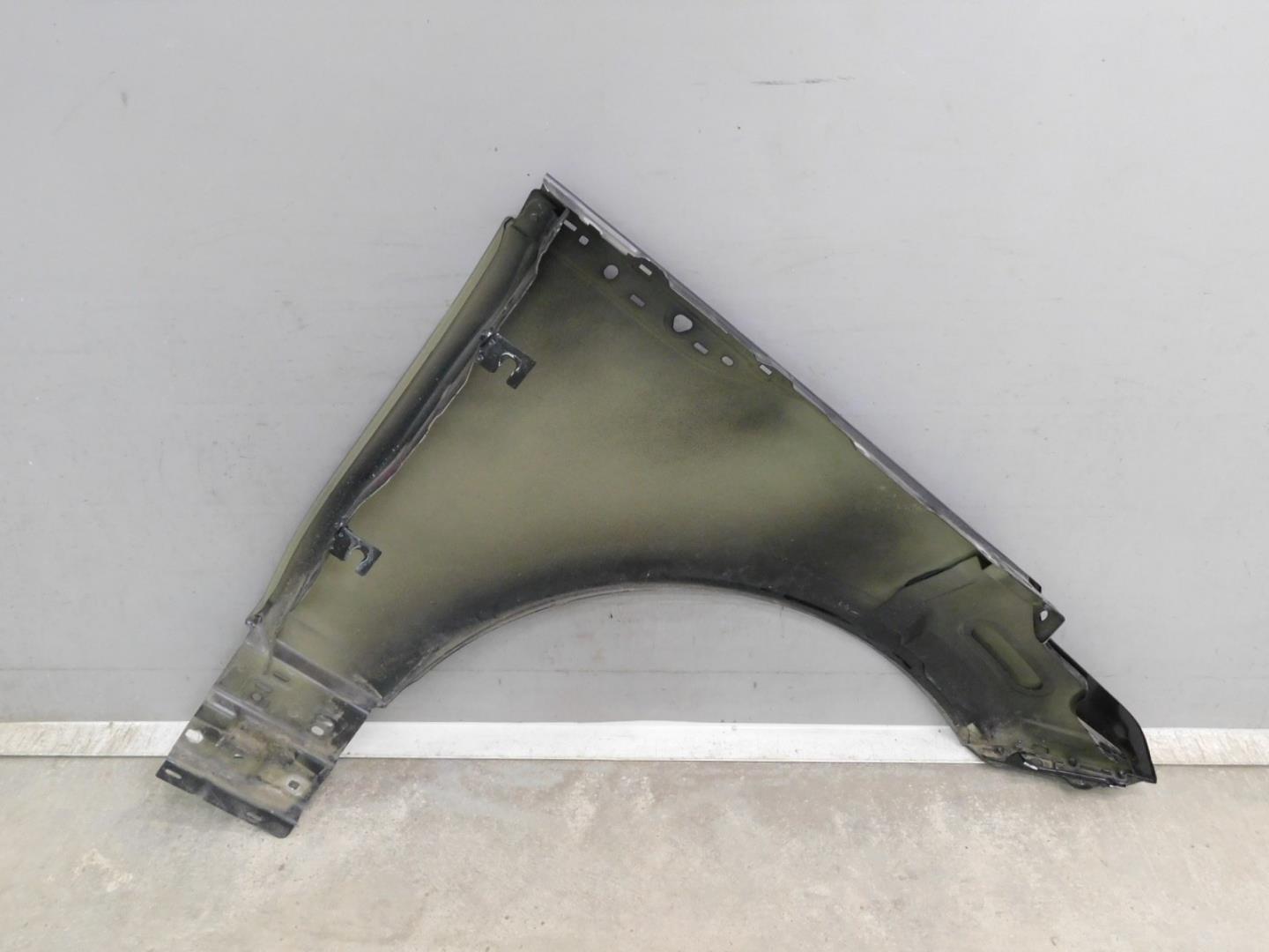 Крыло переднее левое