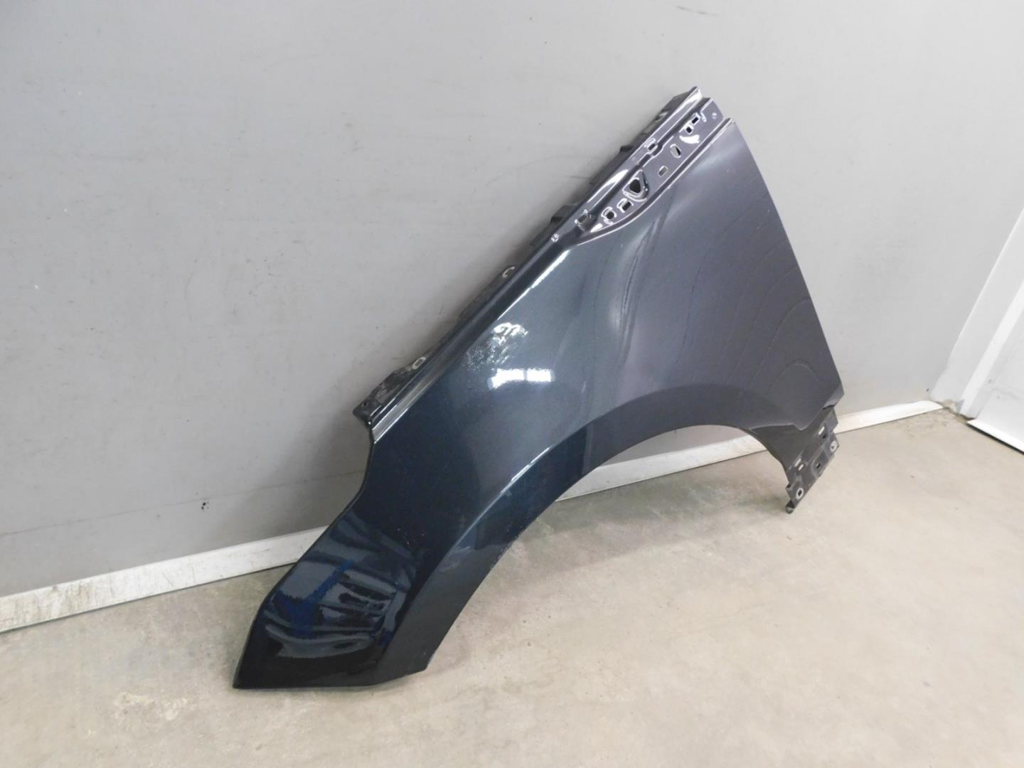 Крыло переднее левое