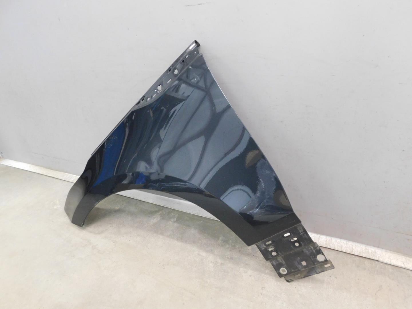 Крыло переднее левое