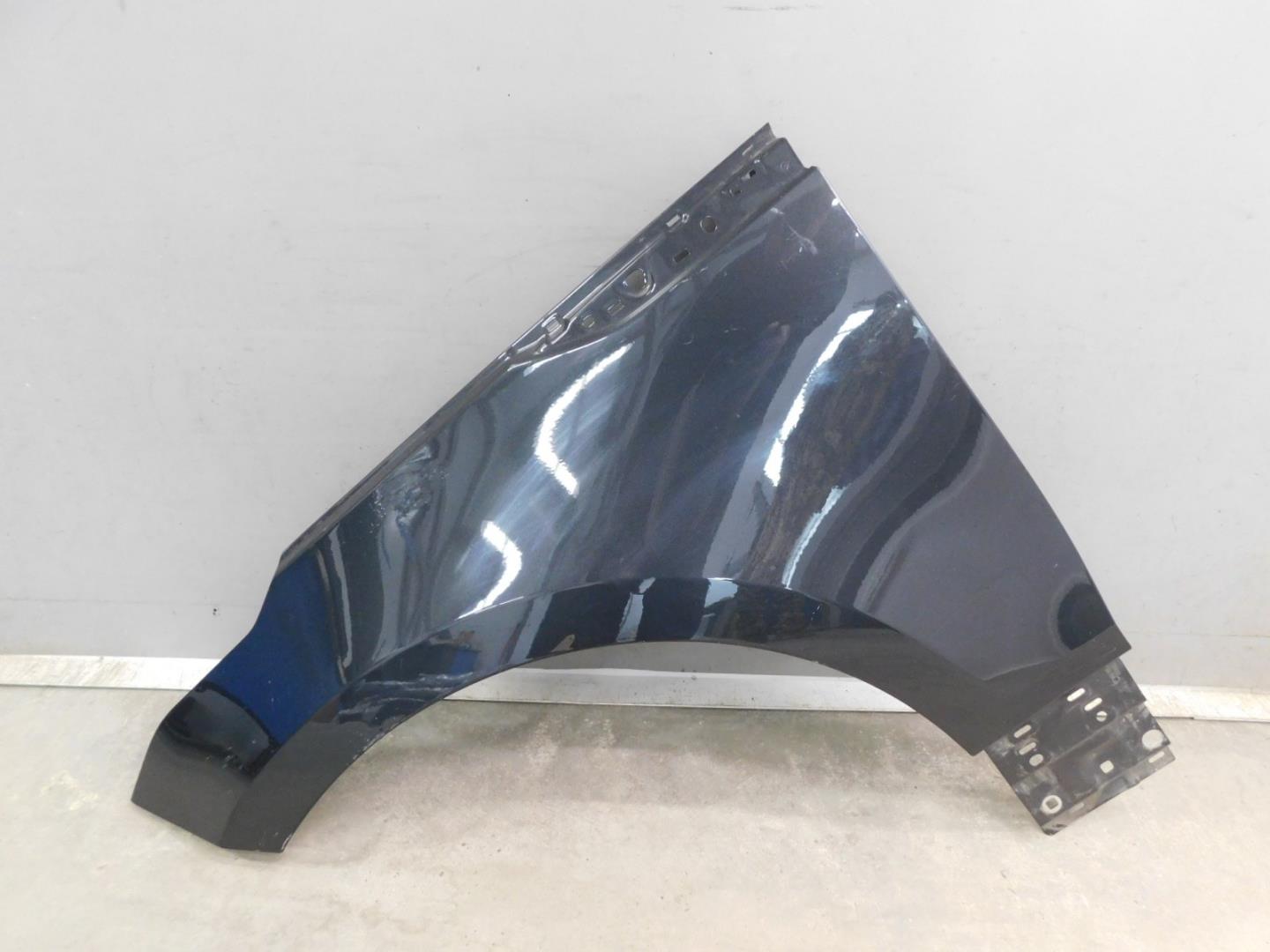 Крыло переднее левое