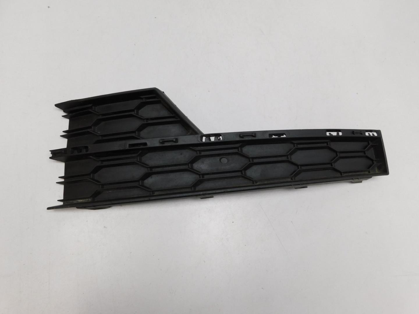 Решетка в бампер левая