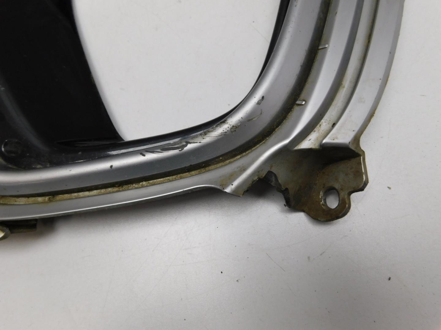 Решетка в бампер левая