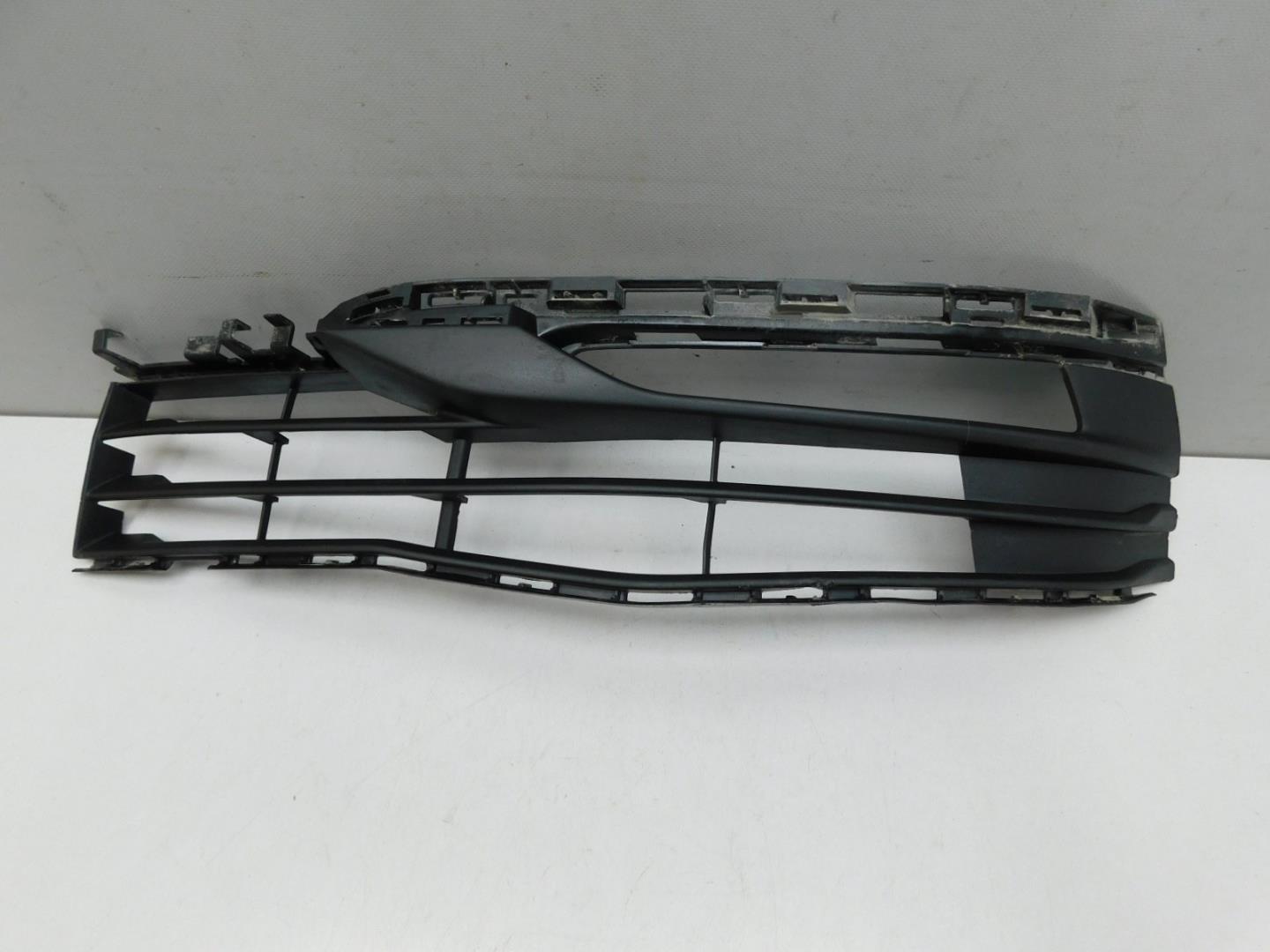 Решетка в бампер левая