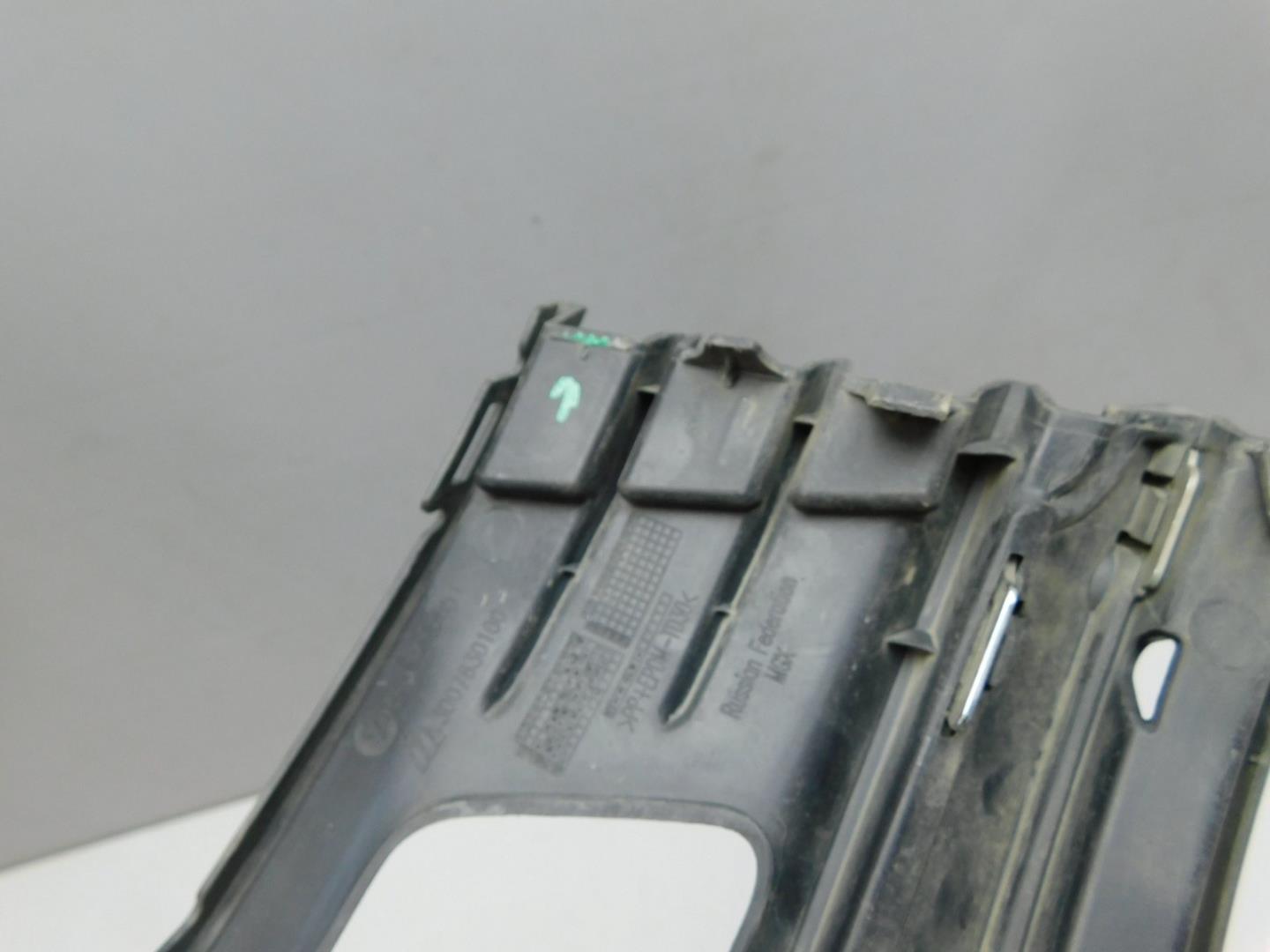 Решетка в бампер левая