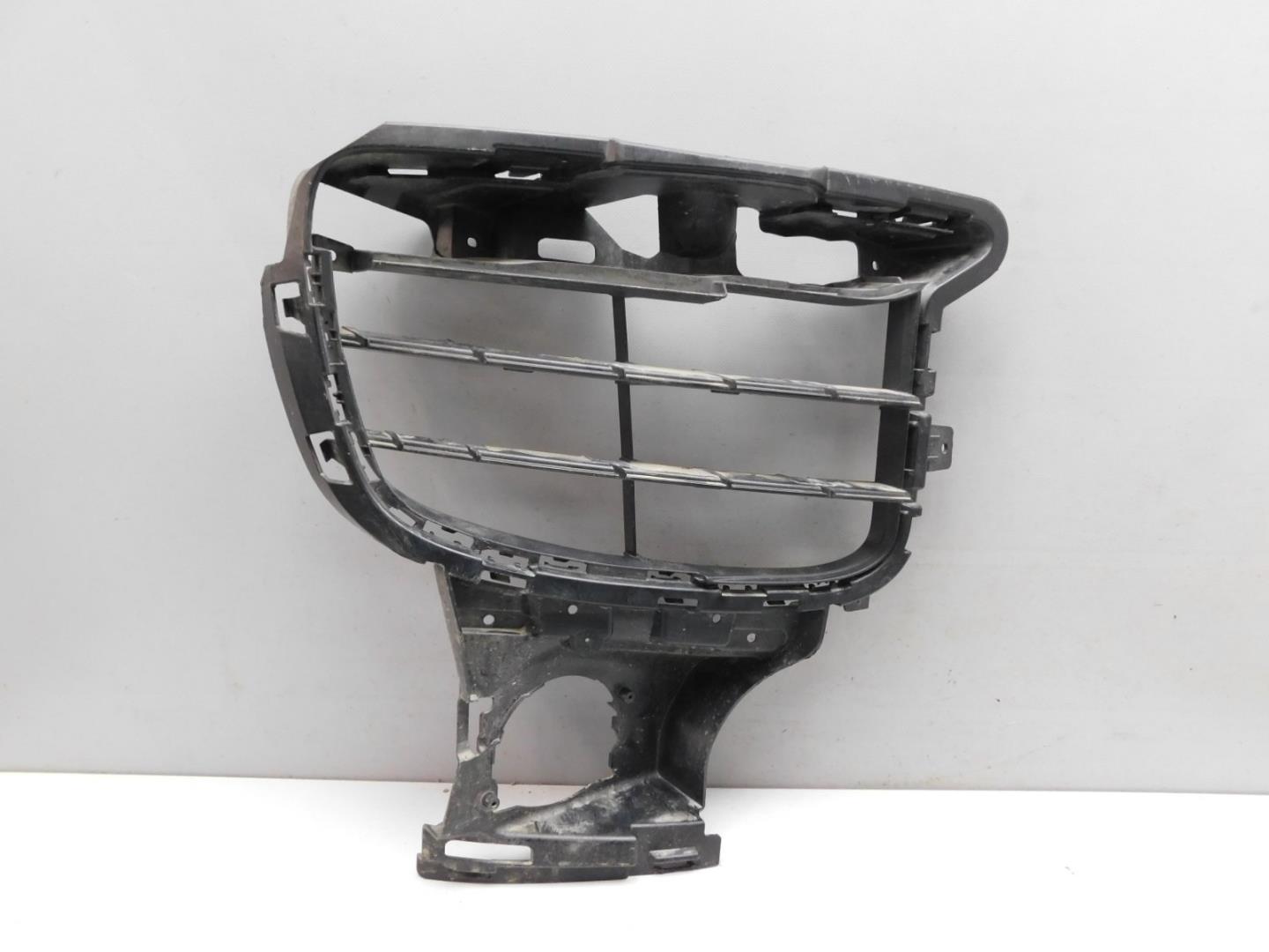 Решетка в бампер правая