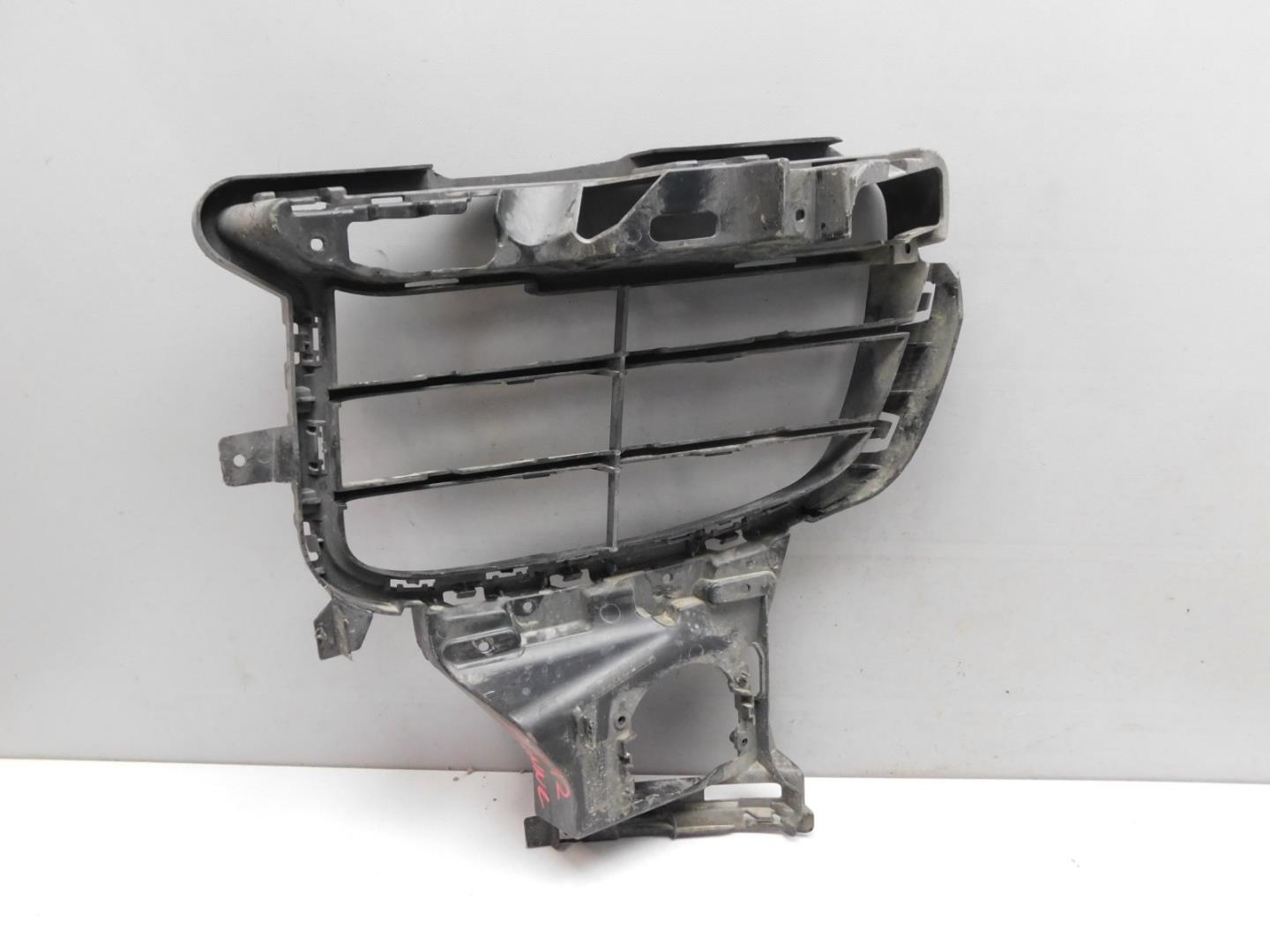 Решетка в бампер правая