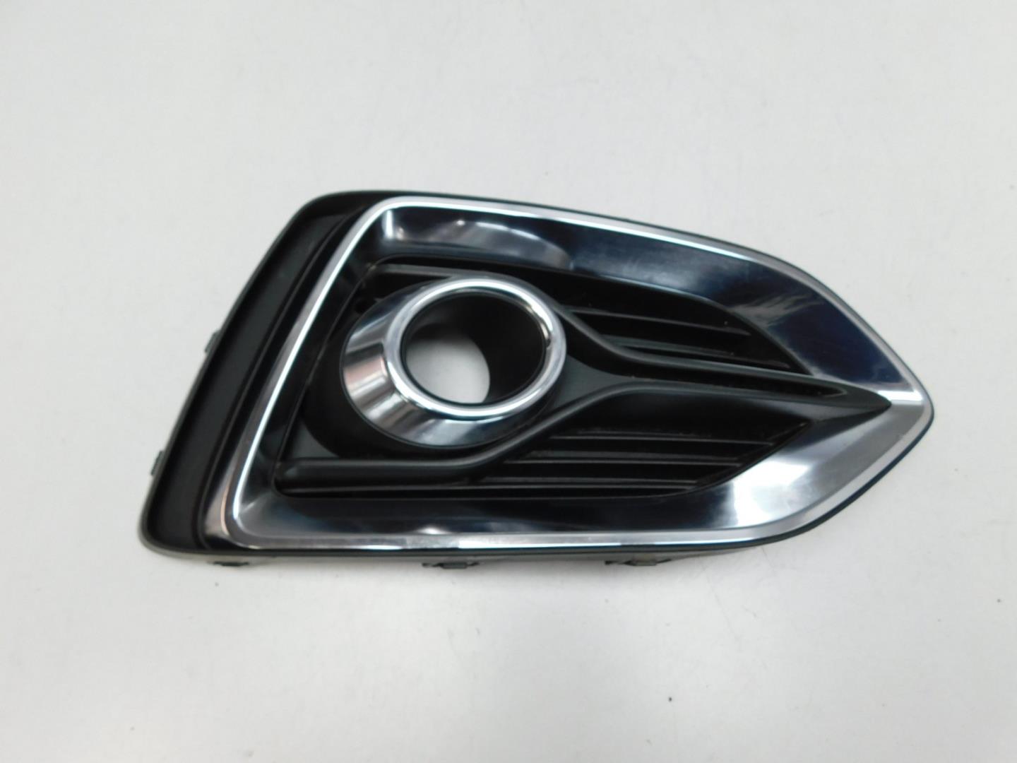 Решетка в бампер правая