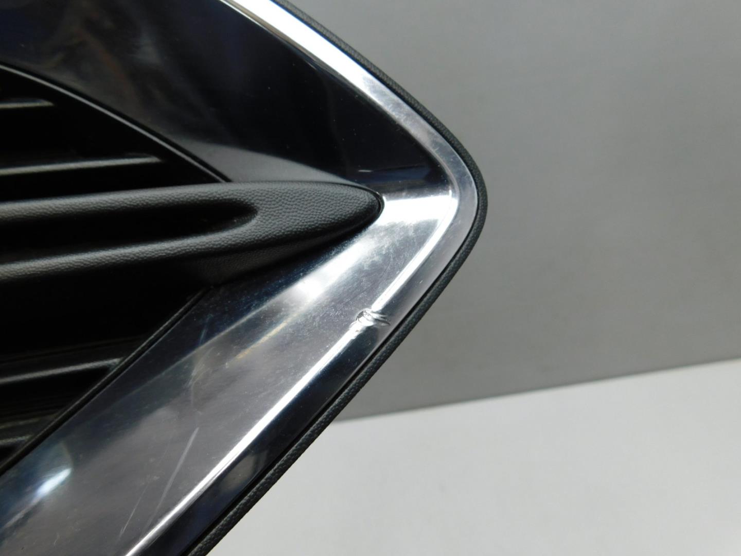 Решетка в бампер правая