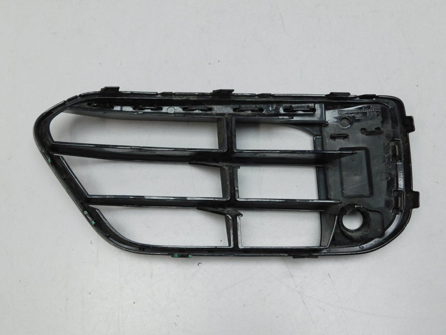 Решетка в бампер правая