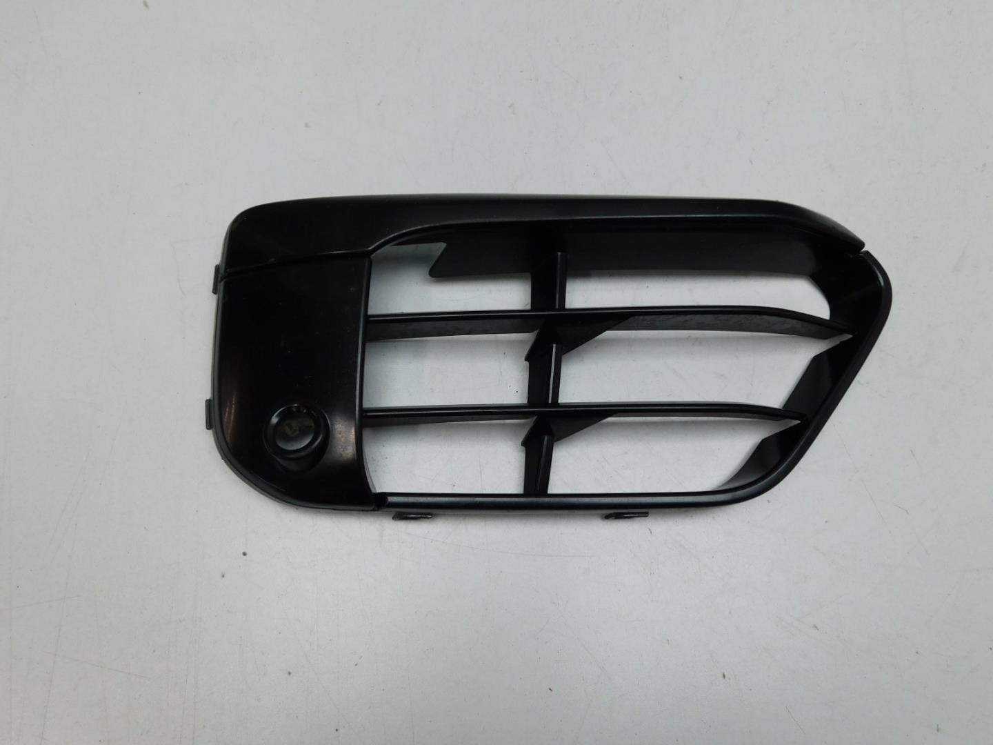 Решетка в бампер правая