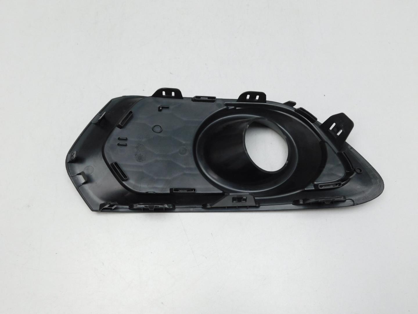 Решетка в бампер правая