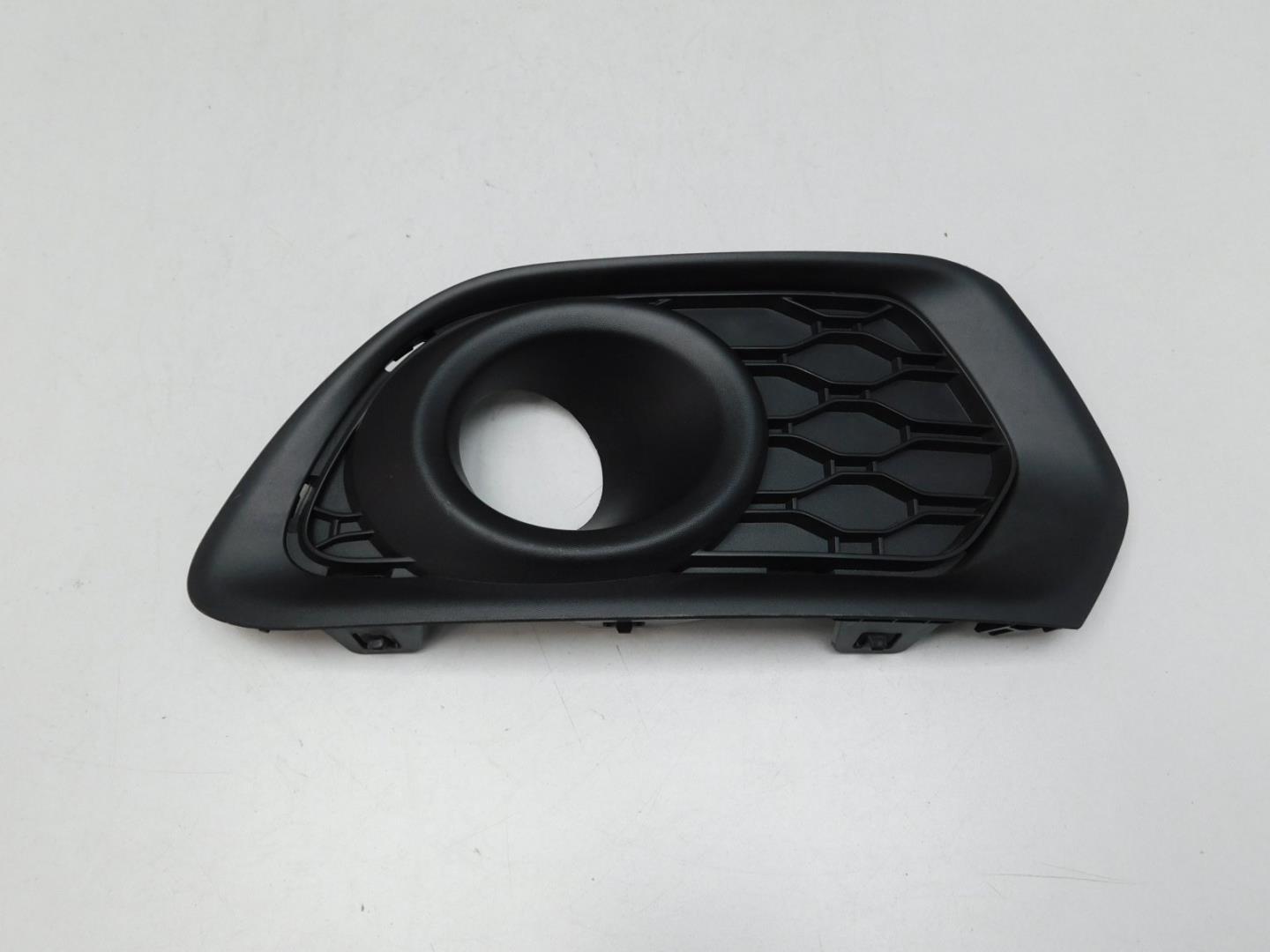 Решетка в бампер правая