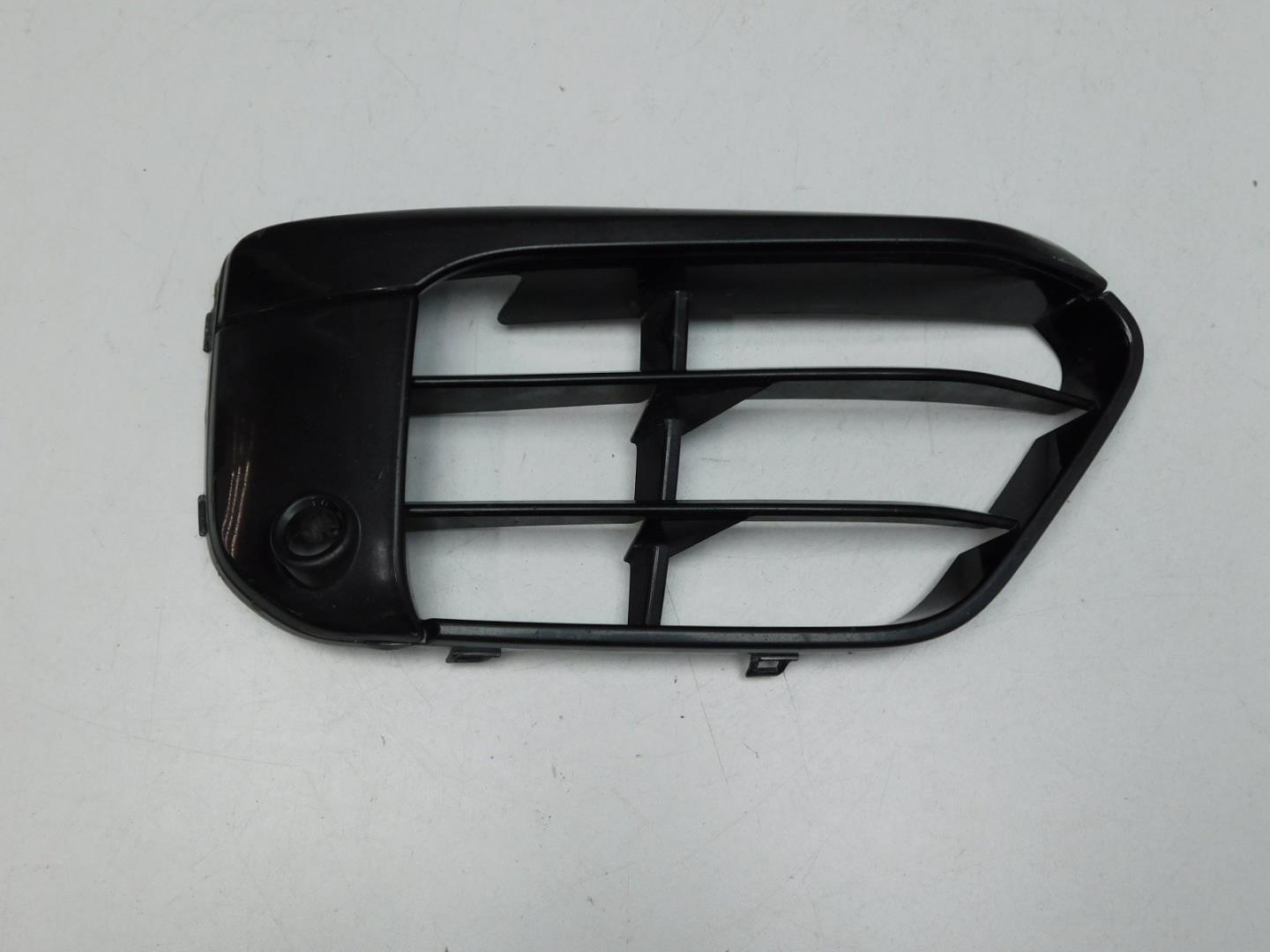 Решетка в бампер правая