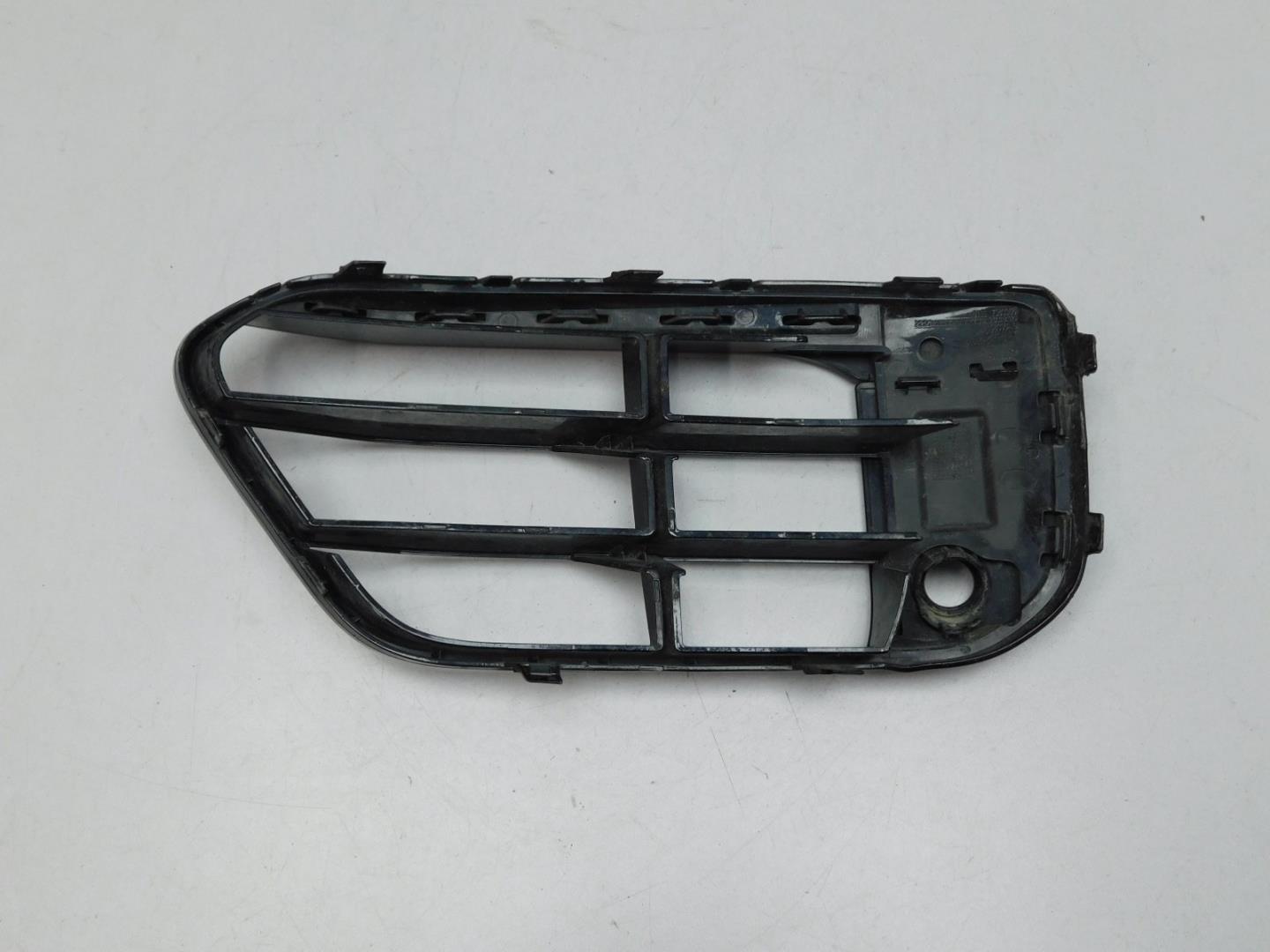 Решетка в бампер правая