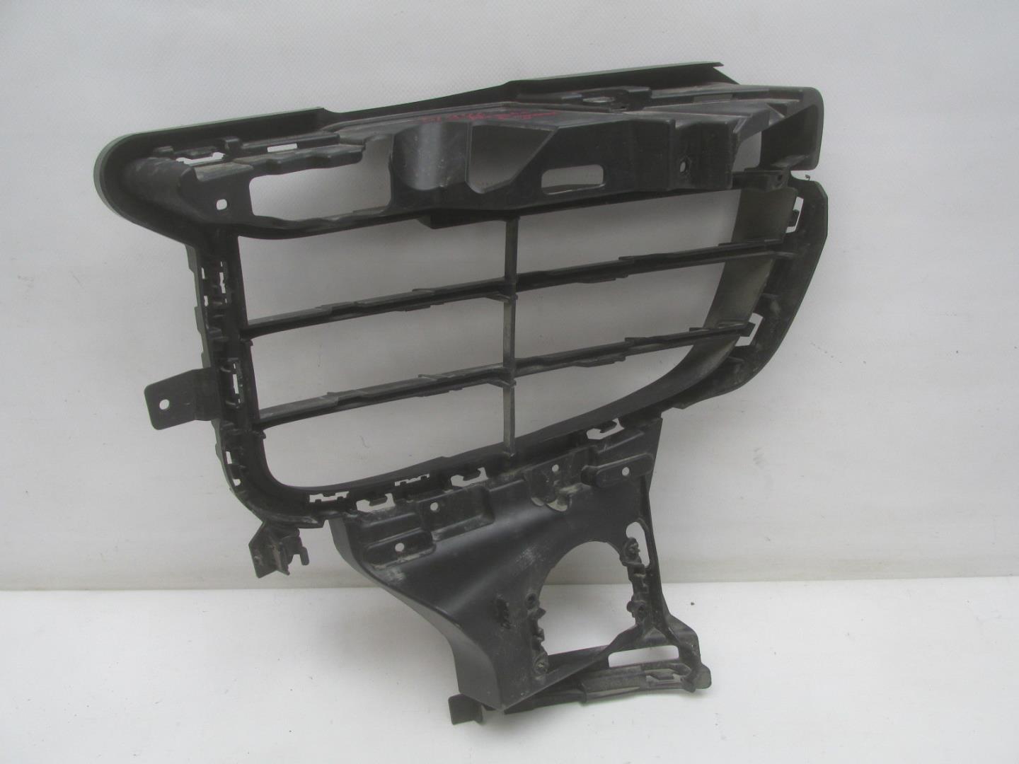 Решетка в бампер правая