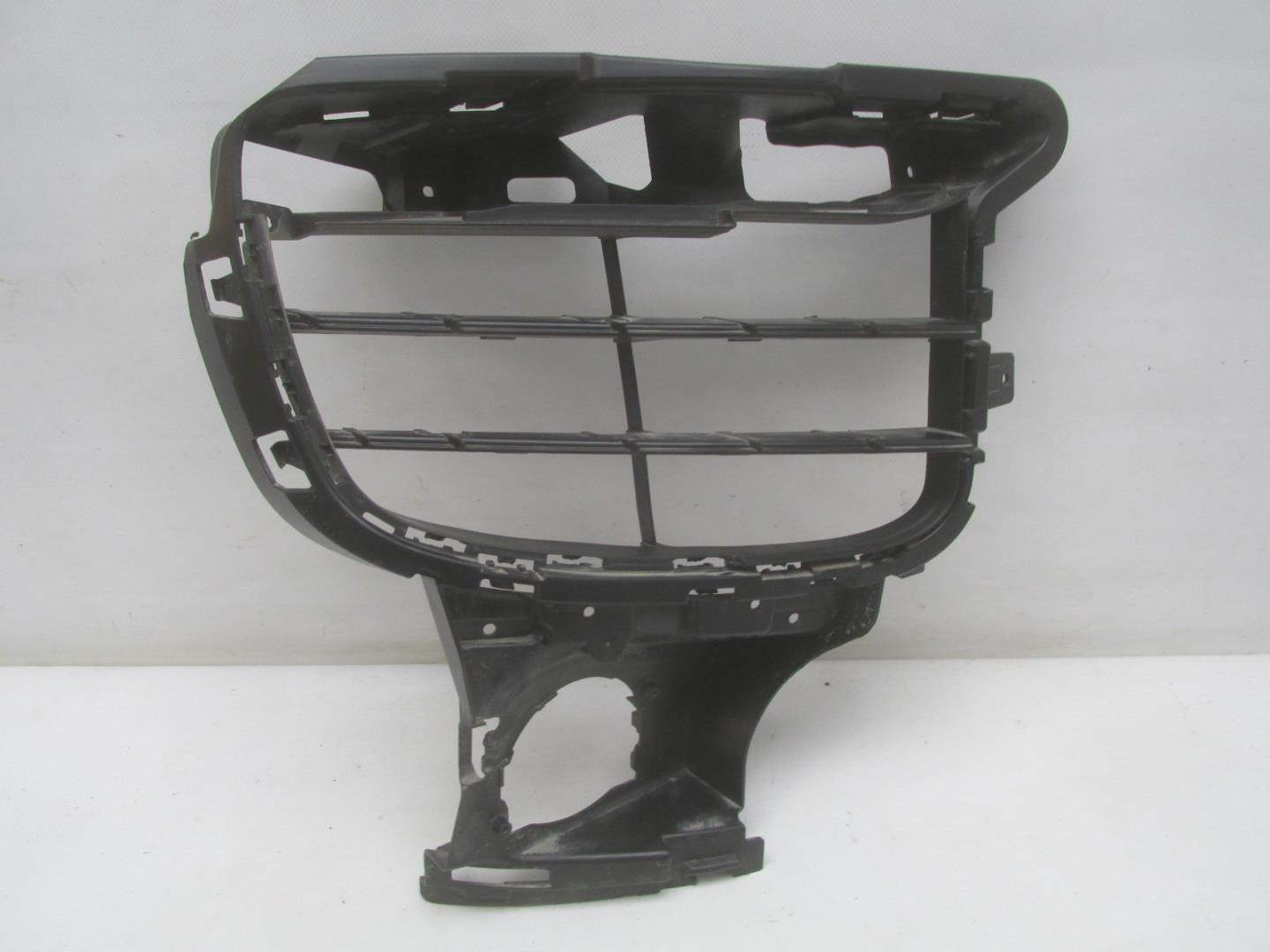 Решетка в бампер правая