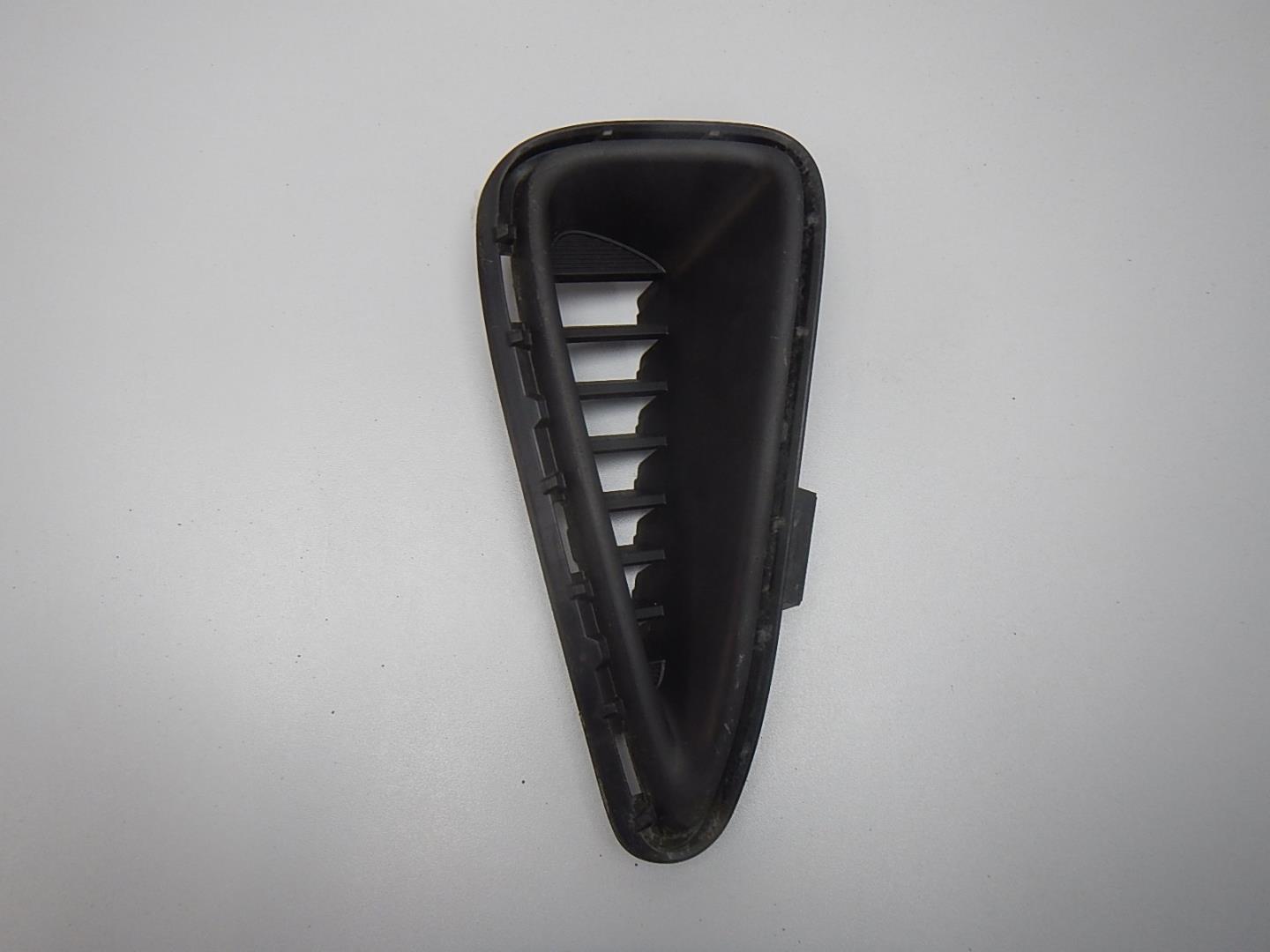 Решетка в бампер правая