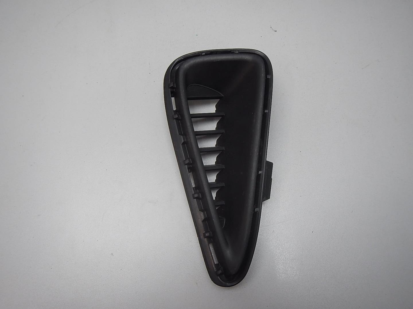 Решетка в бампер правая