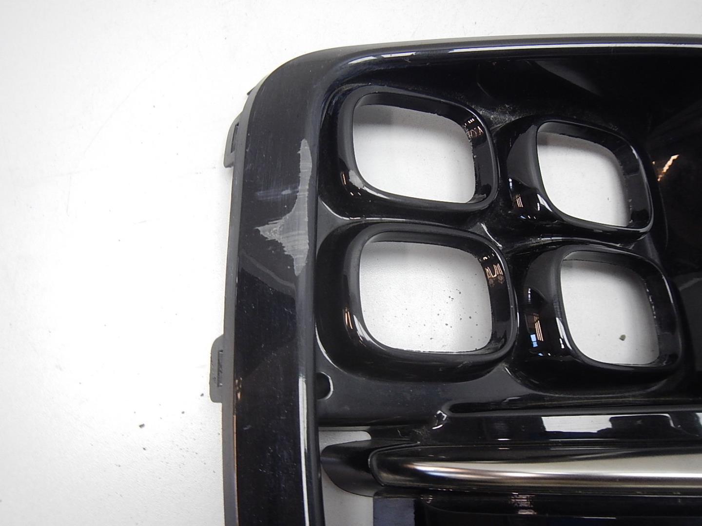 Решетка в бампер правая