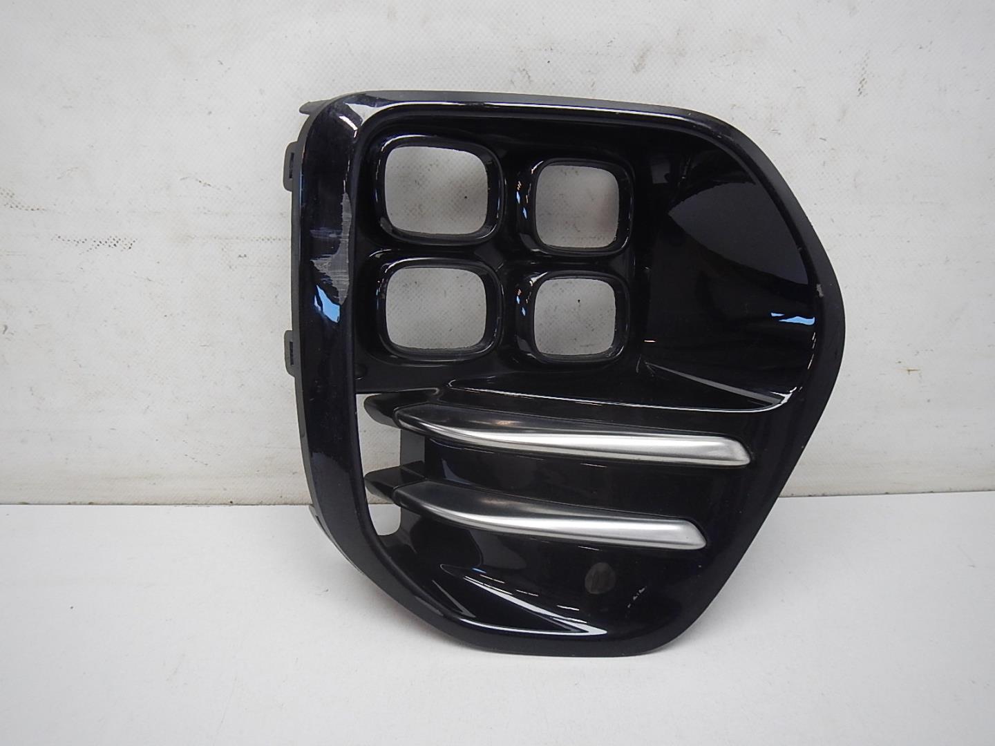 Решетка в бампер правая