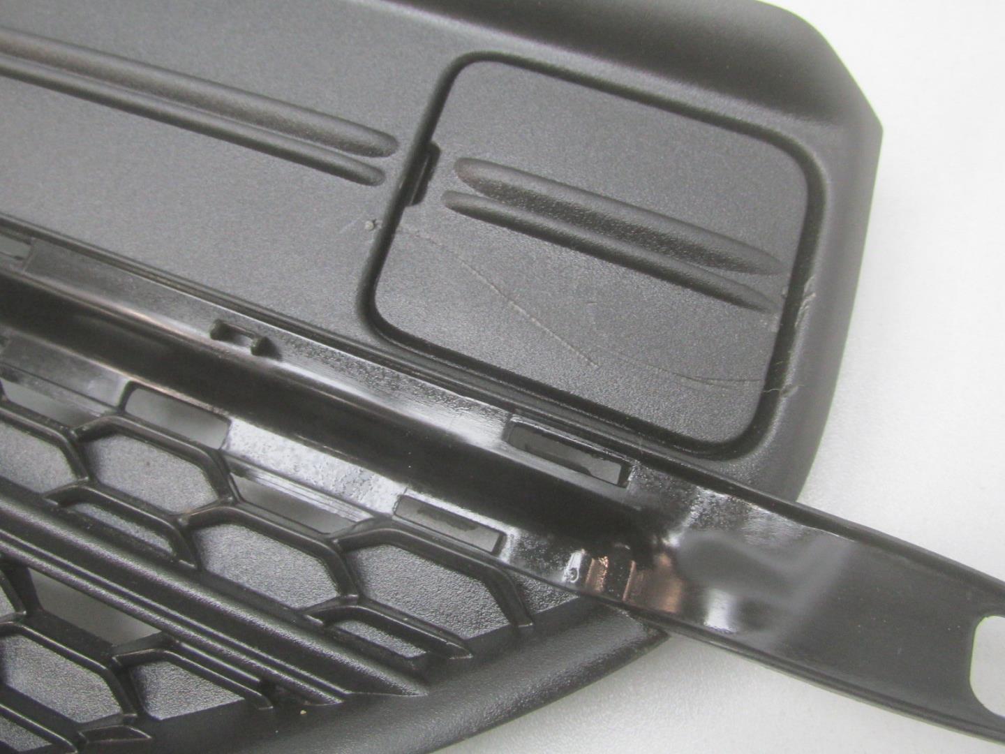 Решетка в бампер правая