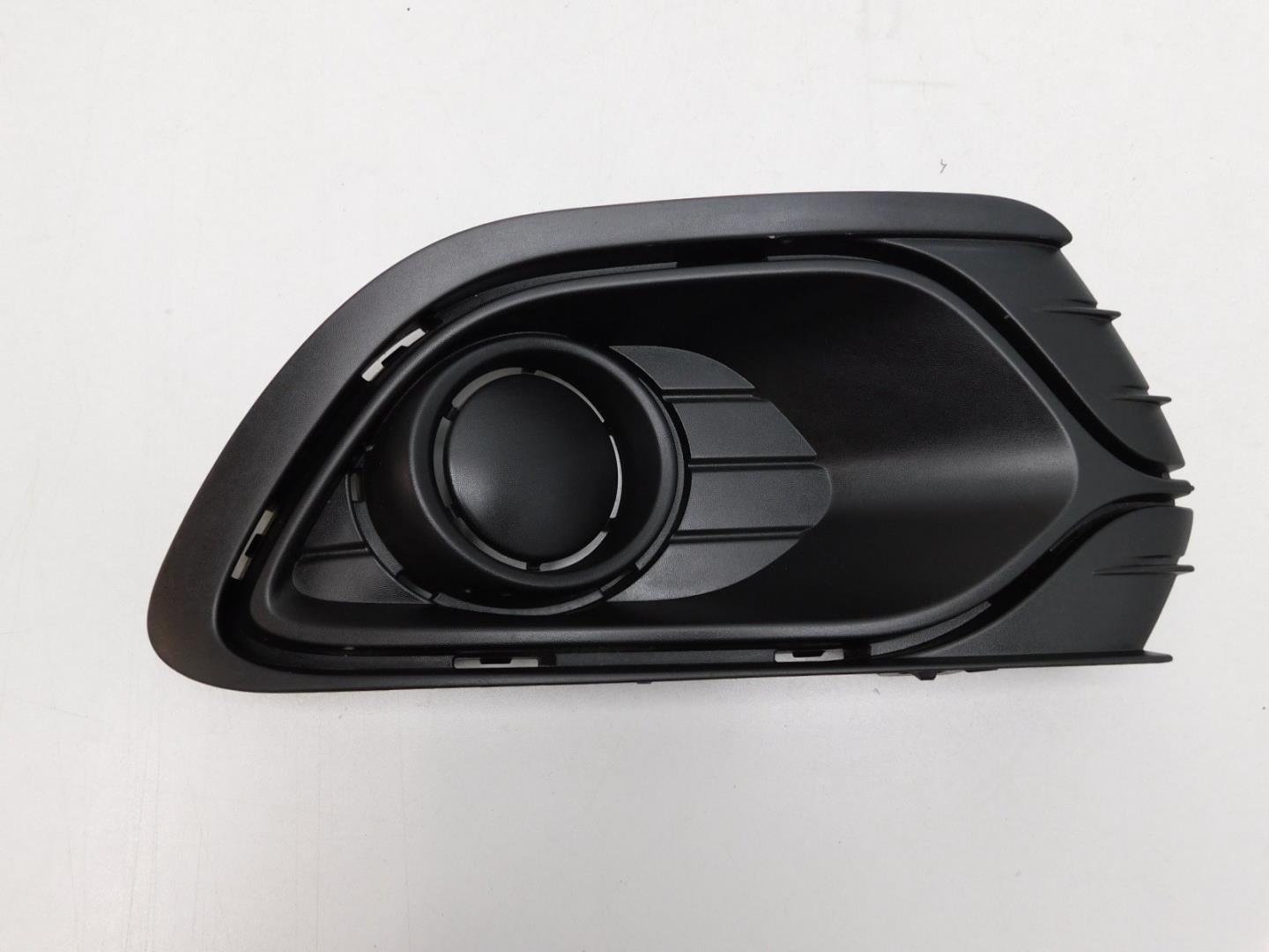 Решетка в бампер правая