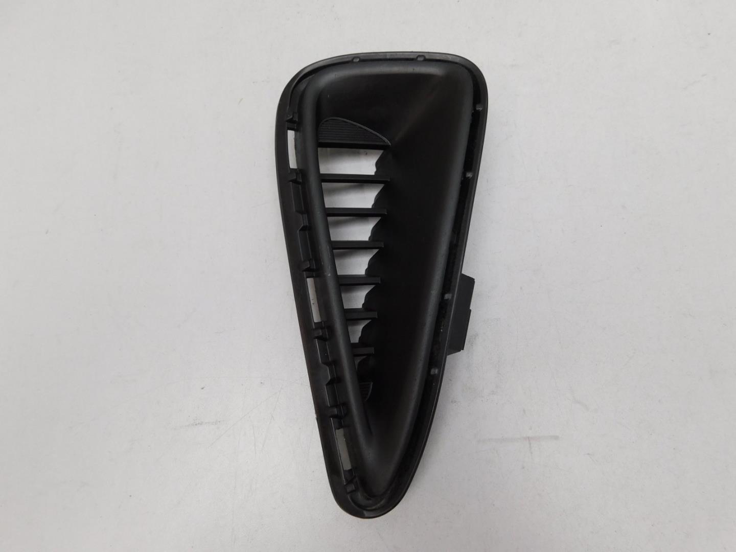 Решетка в бампер правая