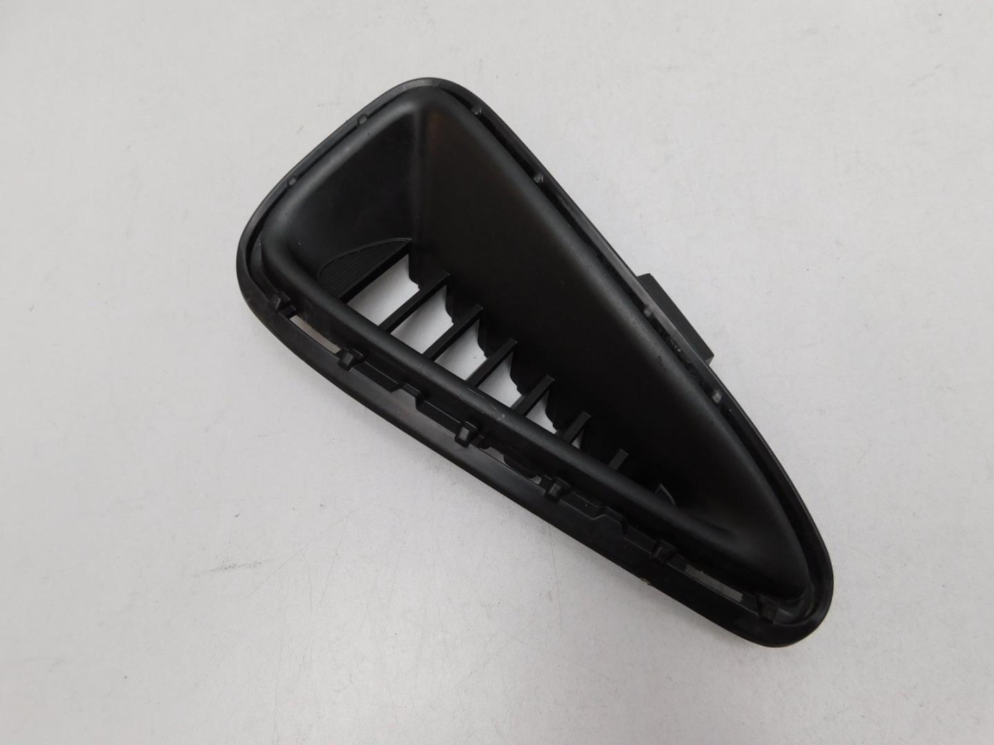 Решетка в бампер правая