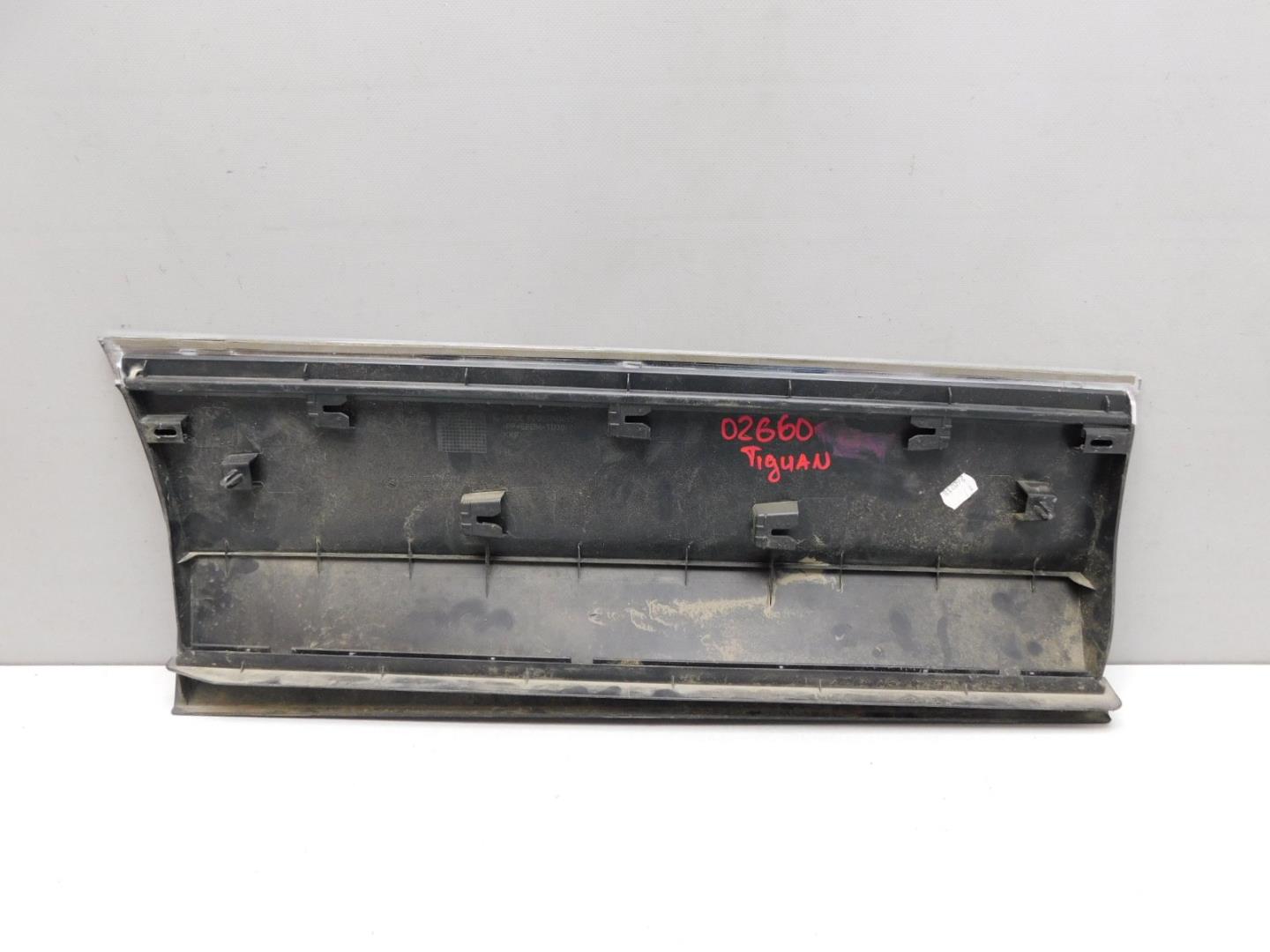 Накладка двери задней левой