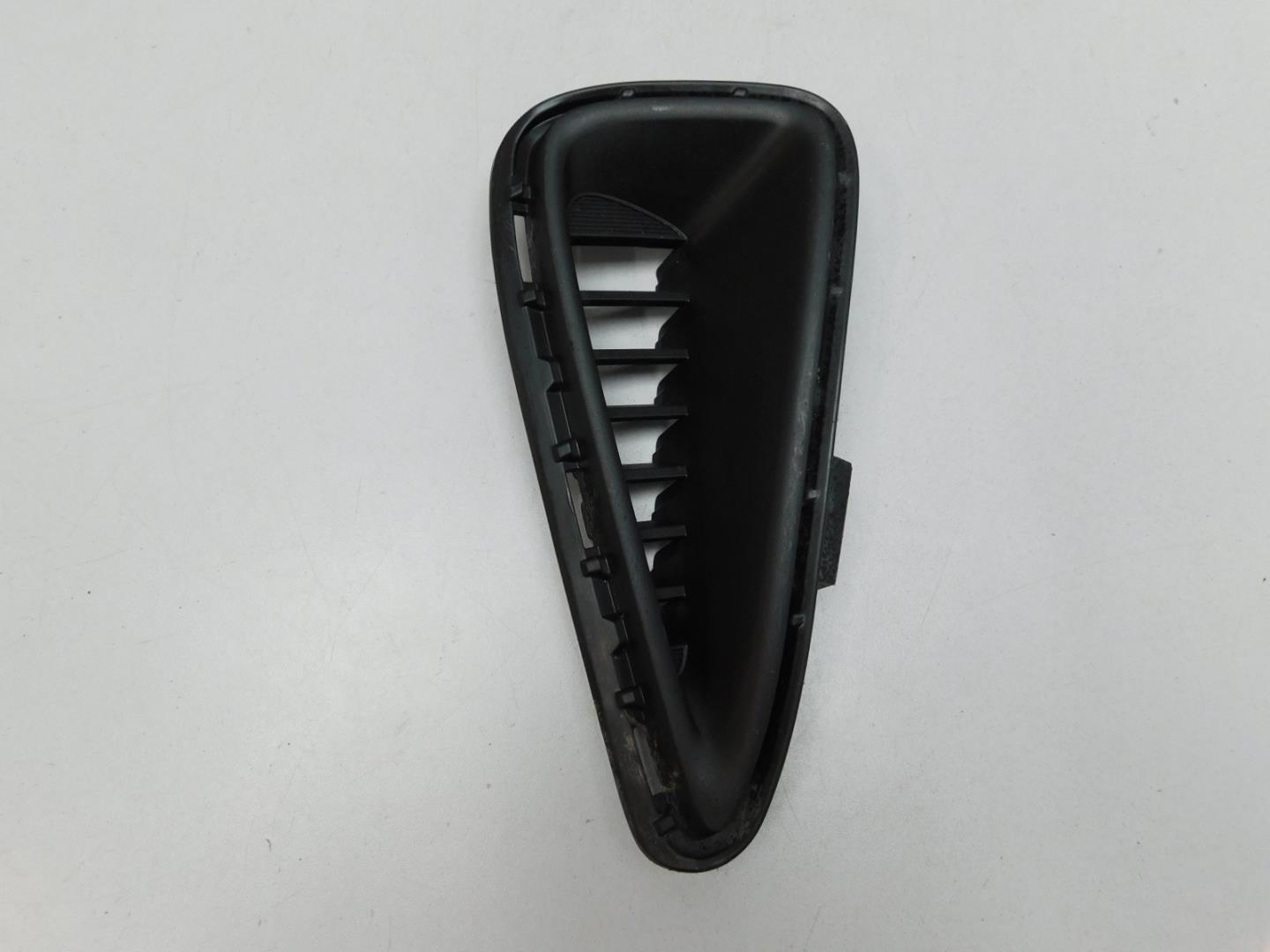 Решетка в бампер правая