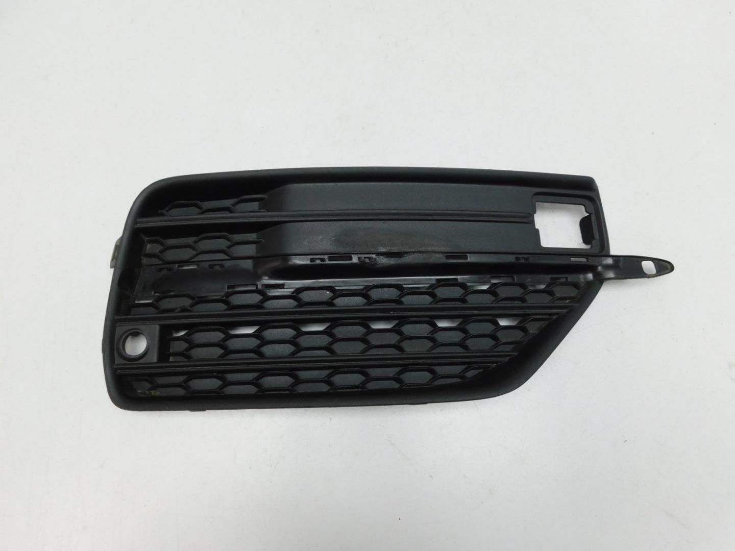 Решетка в бампер правая