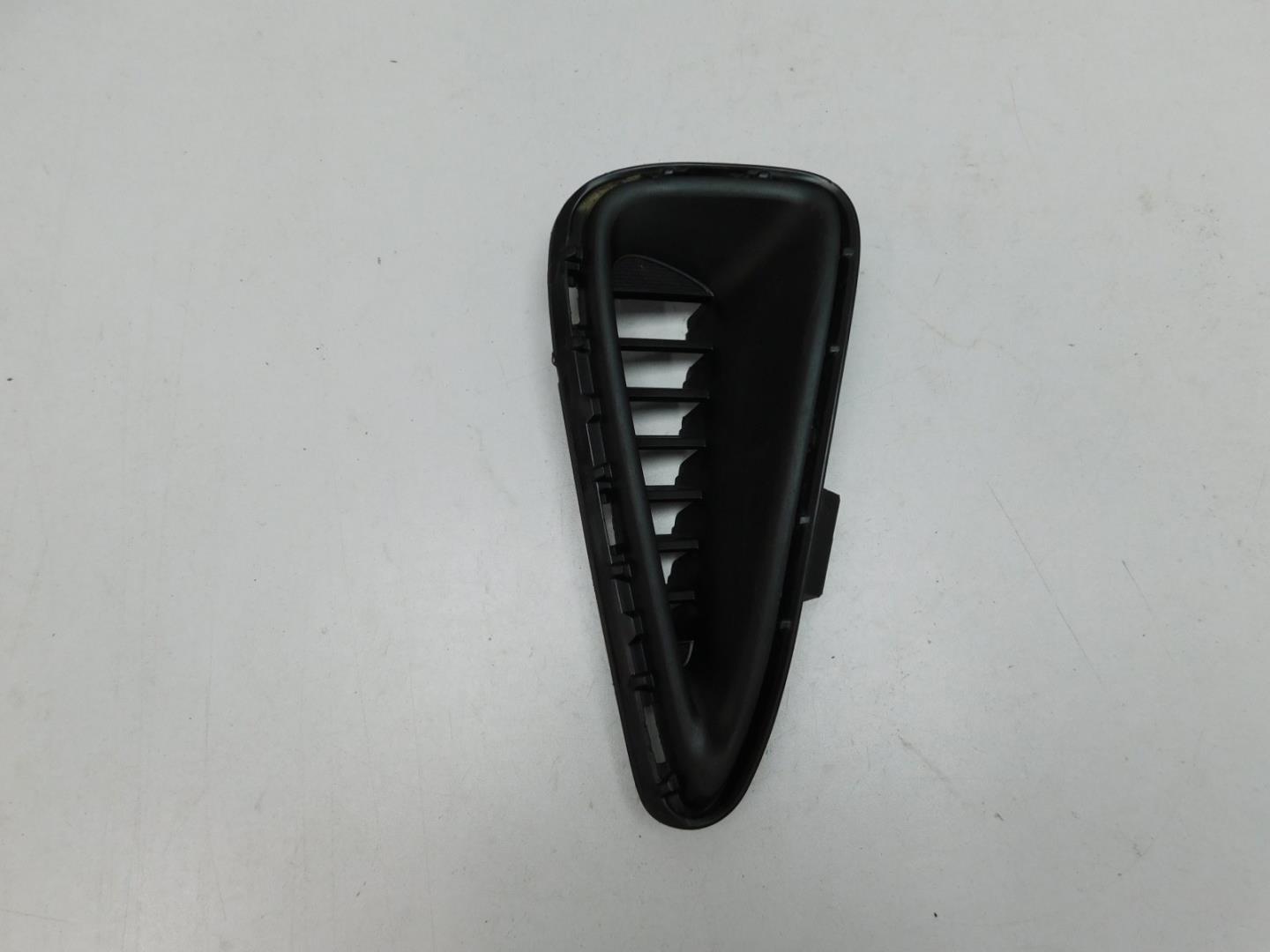 Решетка в бампер правая