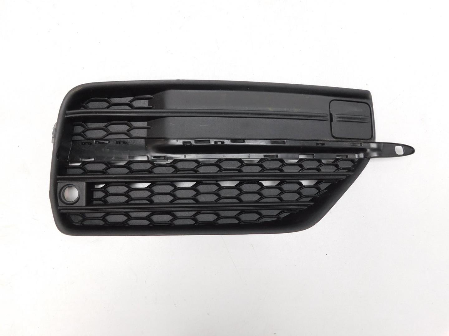 Решетка в бампер правая