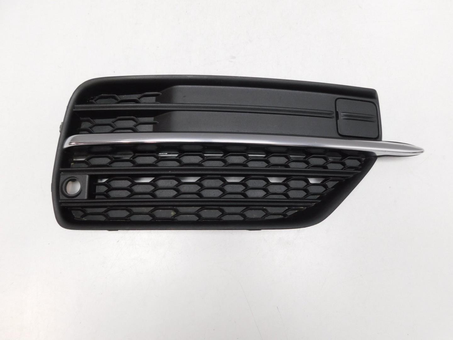 Решетка в бампер правая