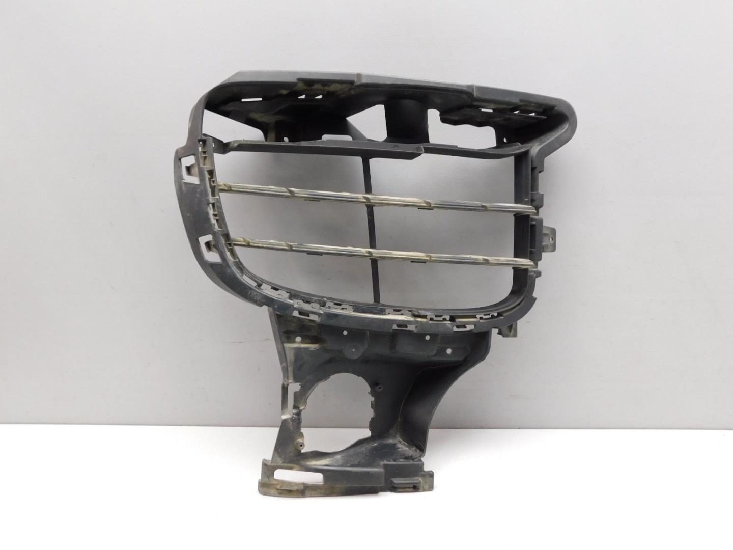 Решетка в бампер правая