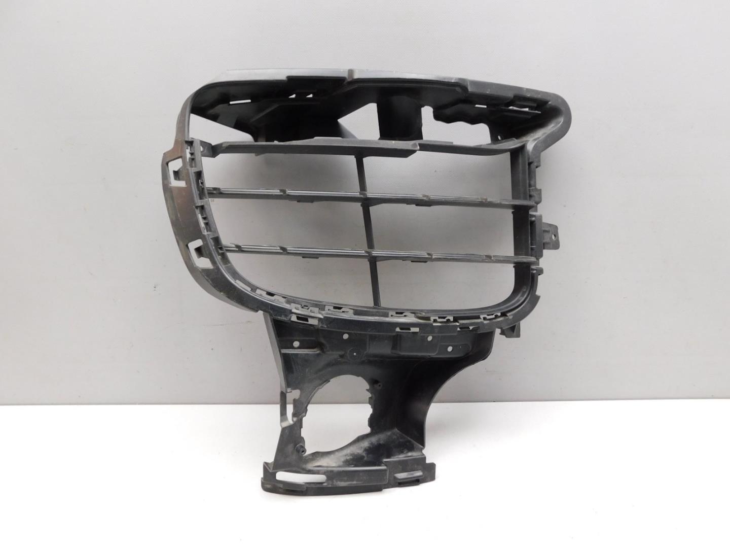 Решетка в бампер правая