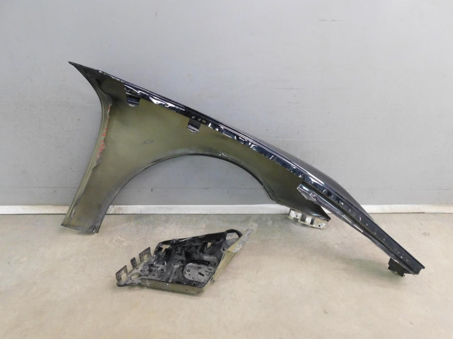 Крыло переднее левое